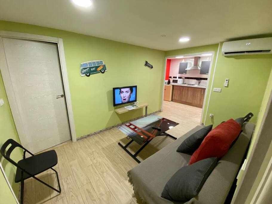 4 APTOS FULLY EQUIPPED STUDIOs NEARLY CENTER Elche Zimmer foto