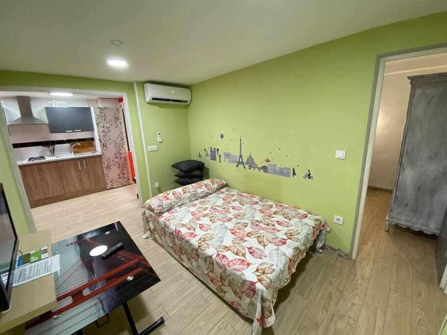 4 APTOS FULLY EQUIPPED STUDIOs NEARLY CENTER Elche Zimmer foto